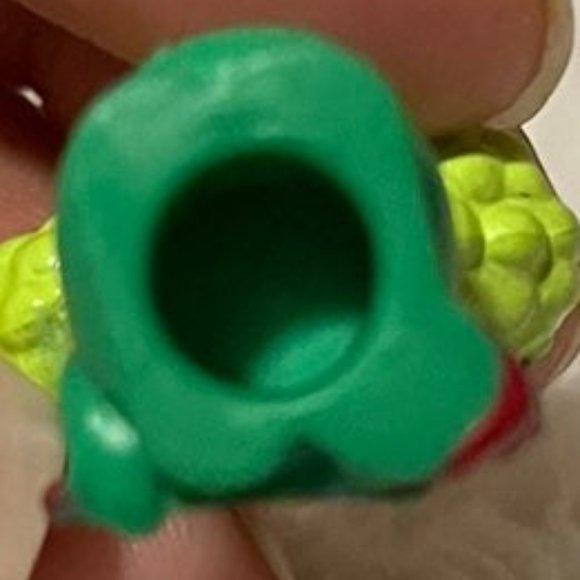 Shopkins season 1 brocolli gold tab - Picture 2 of 2